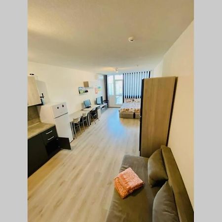Large Studio In Studentski Grad With Huge Terrace Appartement Sofia Buitenkant foto